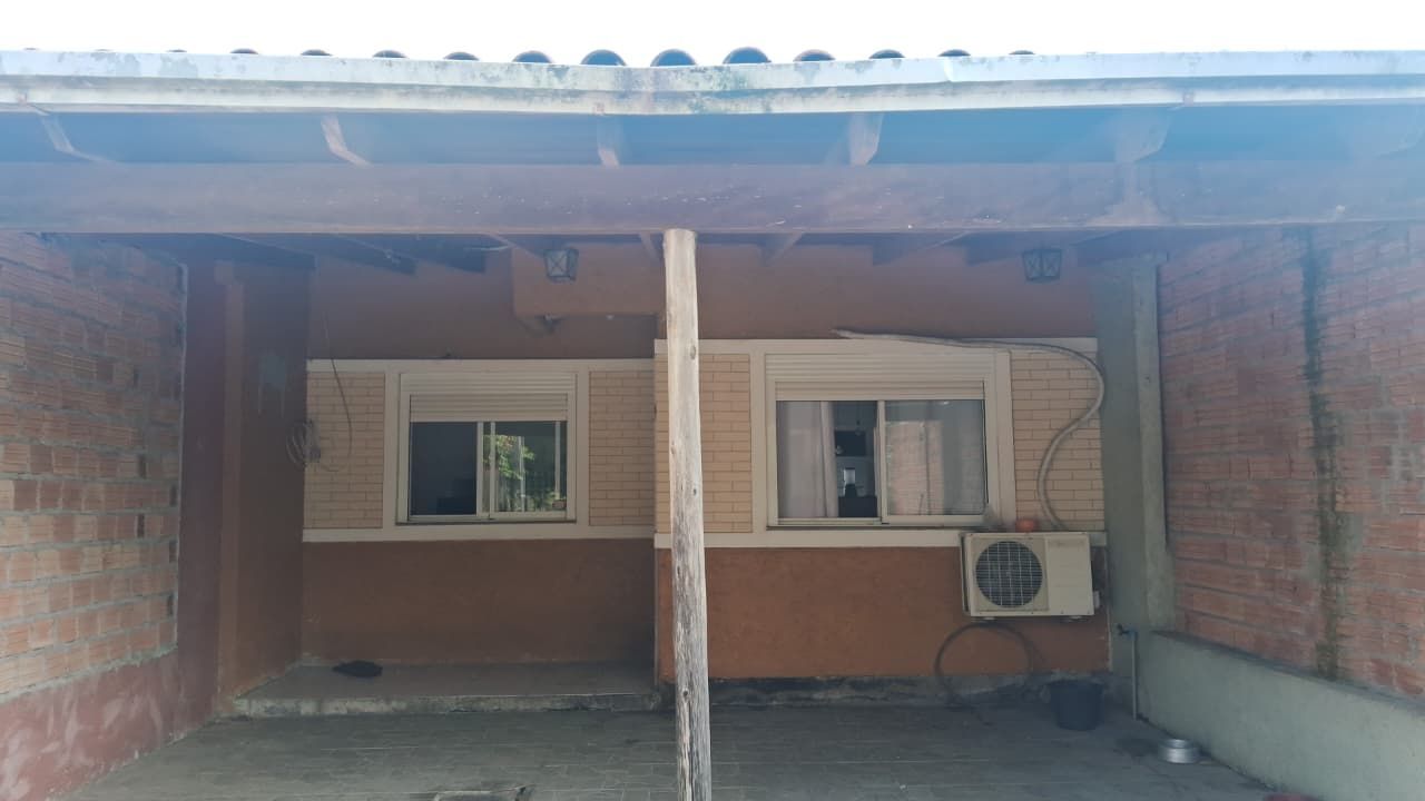 Casa, 2 dormitórios no bairro Hípica em Porto Alegre para Comprar