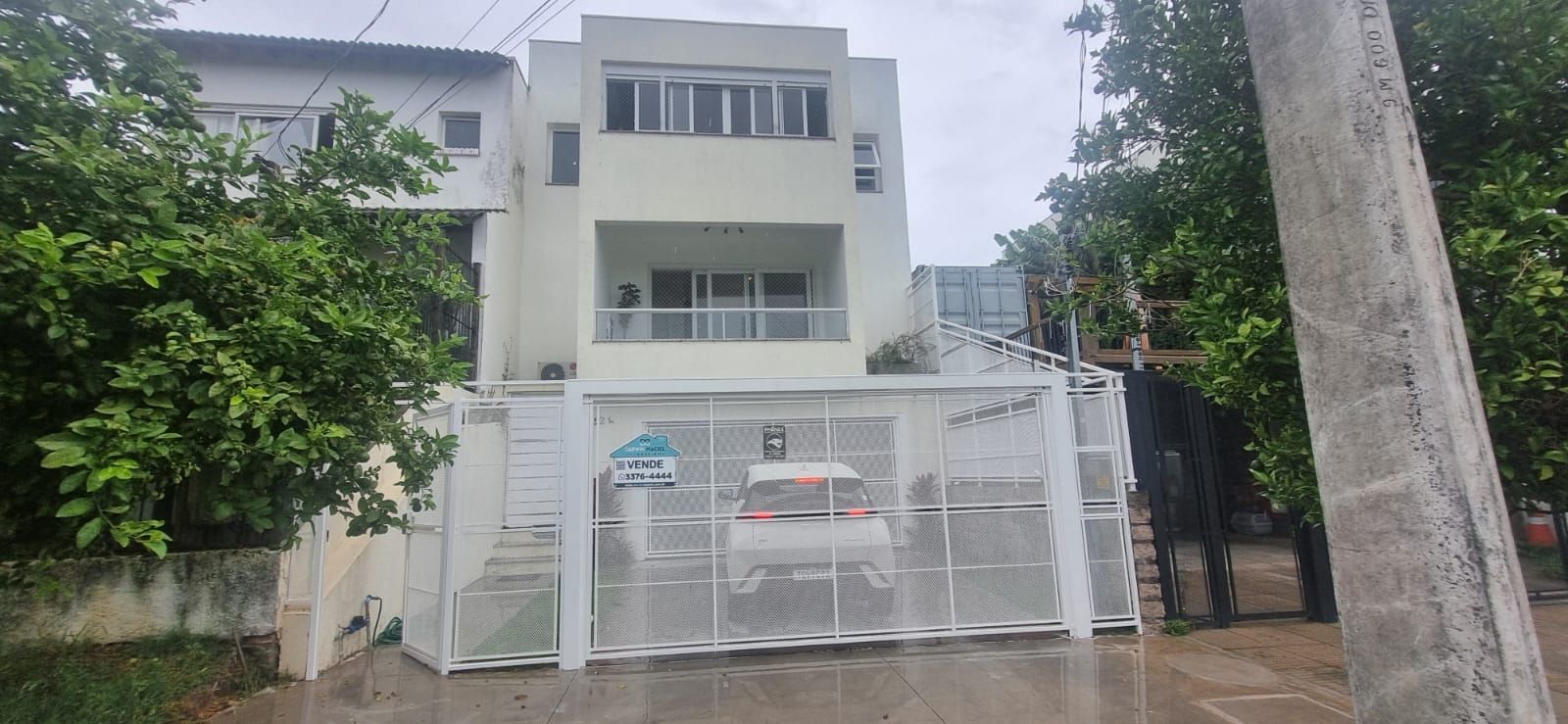 Linda residência com  3 dormitórios, sendo 1 suíte, com Linda Vista do Bairro.