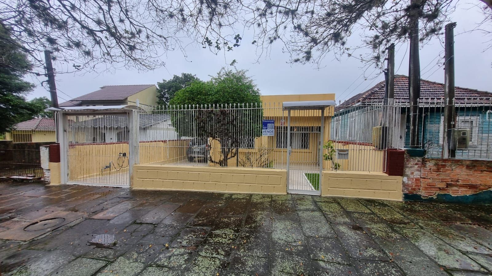 Casa, 4 dormitórios no bairro Partenon em Porto Alegre para Comprar