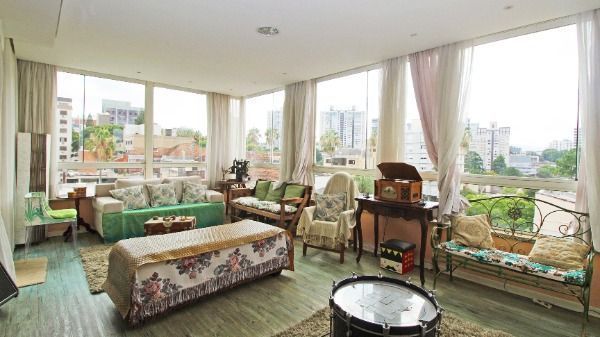 Cobertura em Porto Alegre, no bairro Petrópolis, com 3 dormitório(s), e 3 banhei