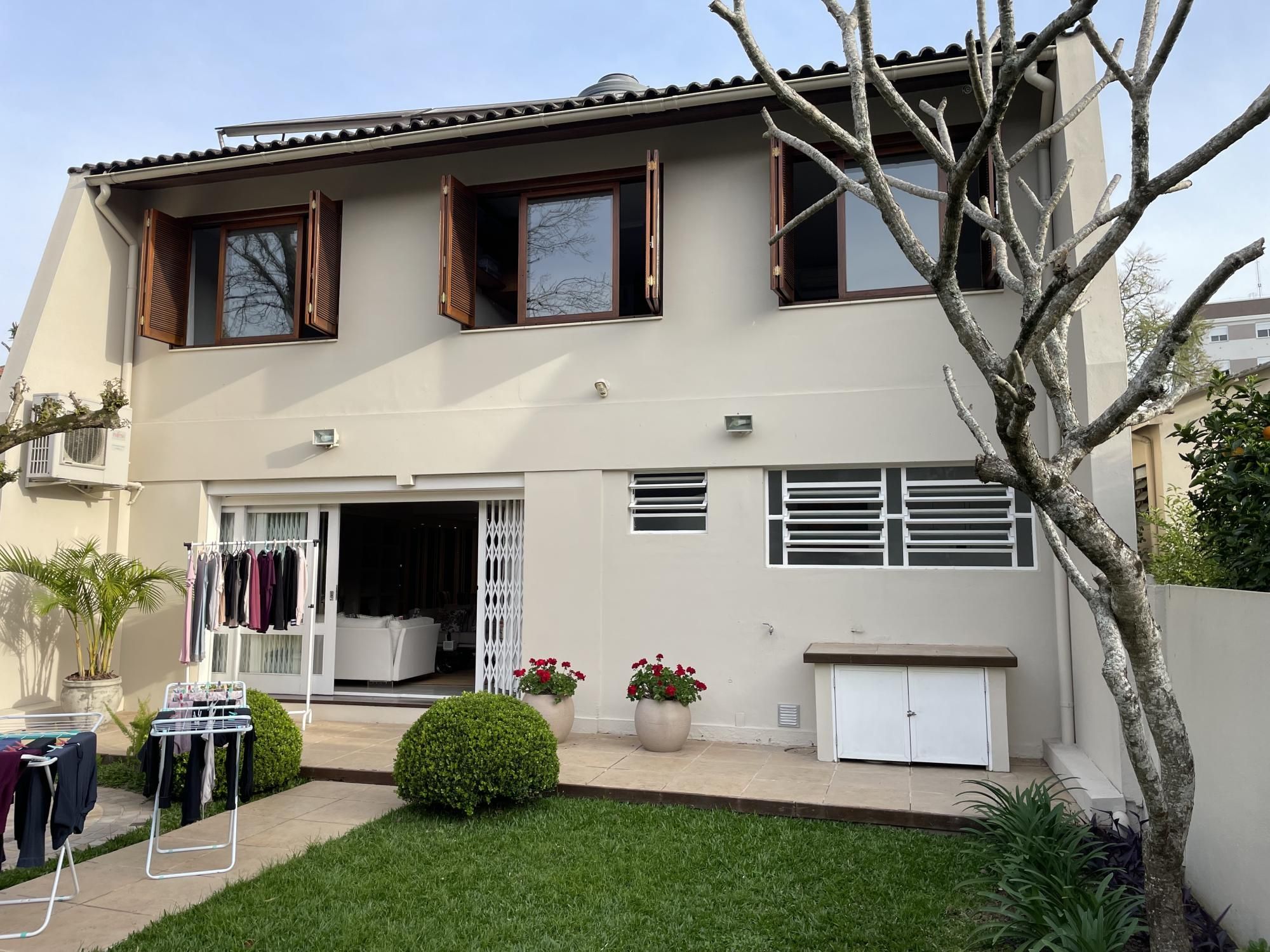 CASA COM 3 DORMITORIOS COM 1 SUITE - BAIRRO VILA NOVA — foto 4