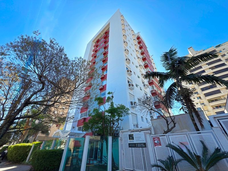 Apartamento com 2 dormitórios, 2 vagas, 65m2 coração do Menino Deus.