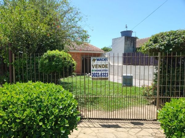 Casa em Porto Alegre, no bairro Vila Nova, com 2 dormitório(s), e 2 banheiros, à