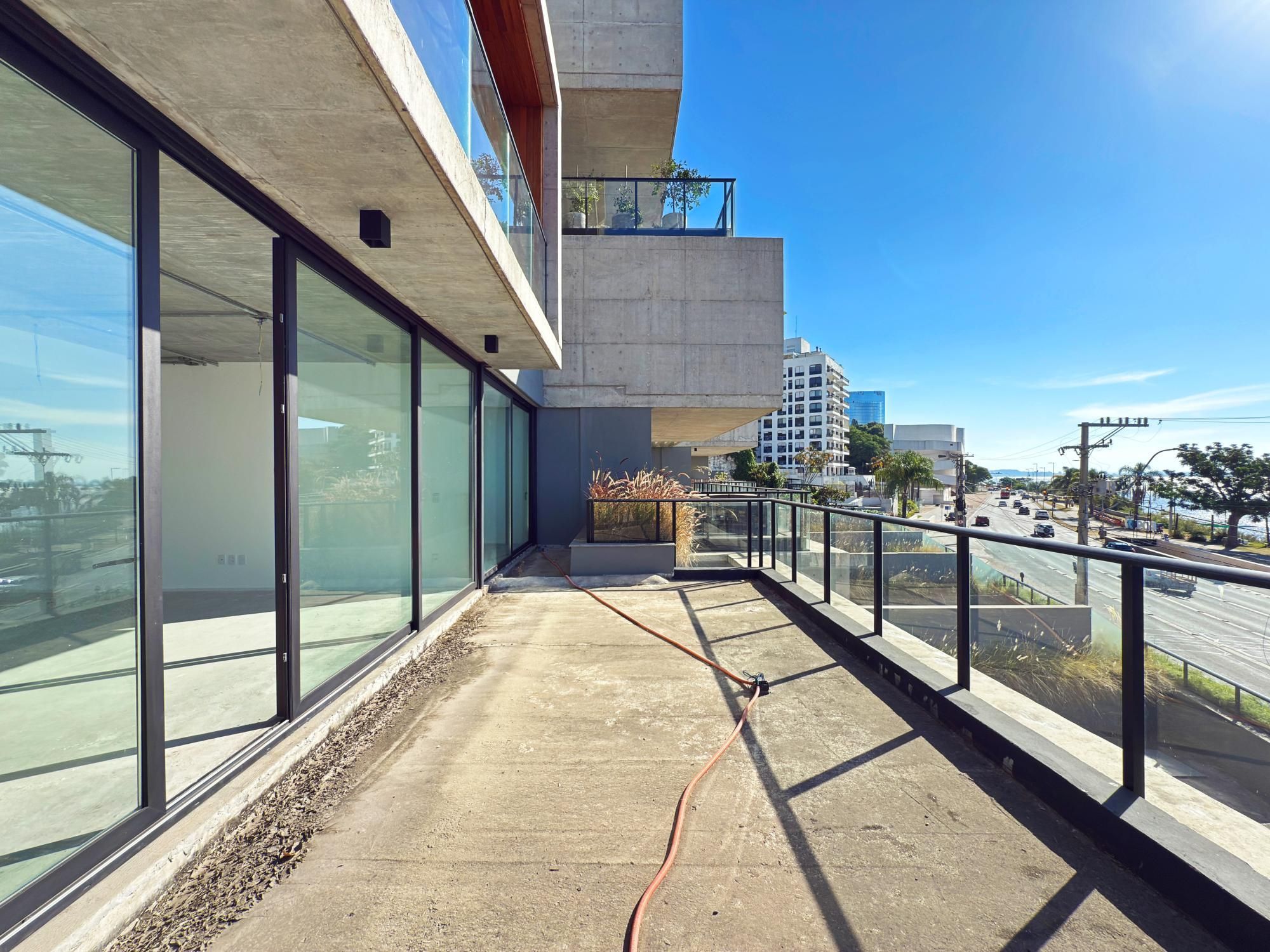 Belíssimo apartamento com projeto diferenciado e vista deslumbrante para o pôr do sol.