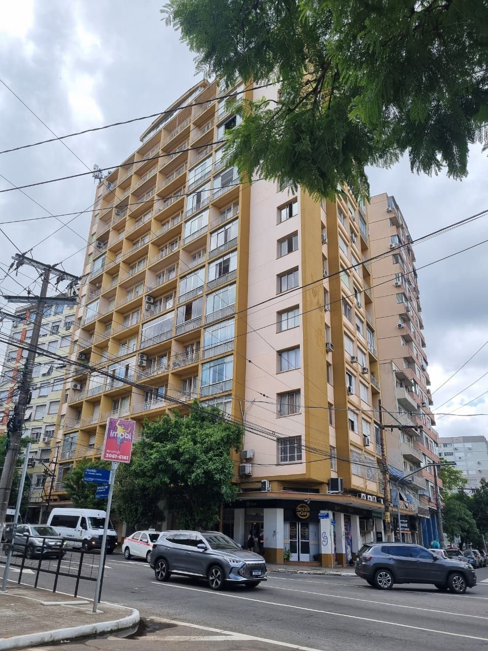 Amplo apartamento, em localização privilegiada no Bom Fim.