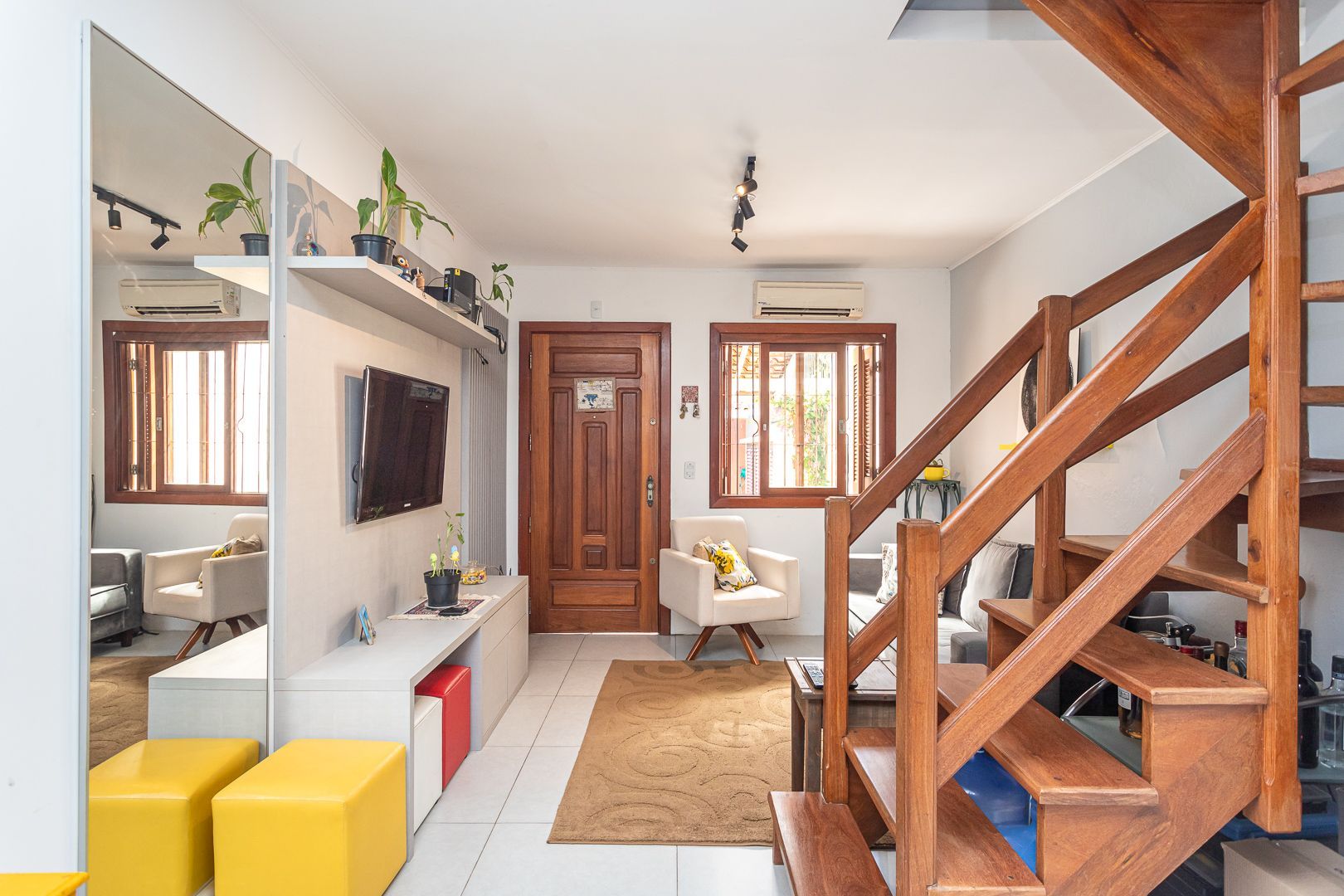 Casa em condomínio à venda com 97m², 2 dormitórios e 2 vagas, no bairro Tristeza em Porto Alegre.