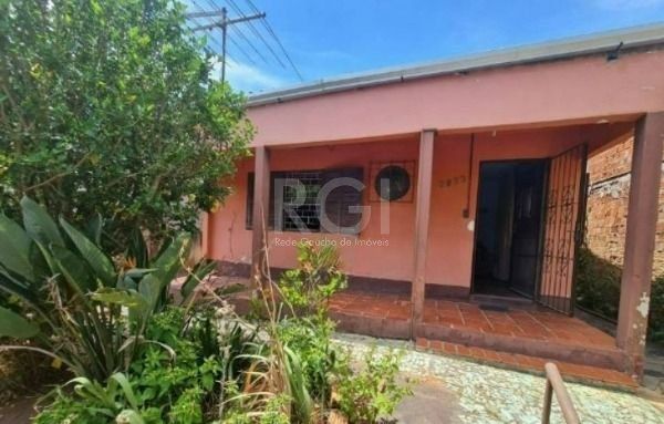 Casa em Porto Alegre, no bairro Tristeza, com 2 dormitório(s), e 2 banheiros, à 