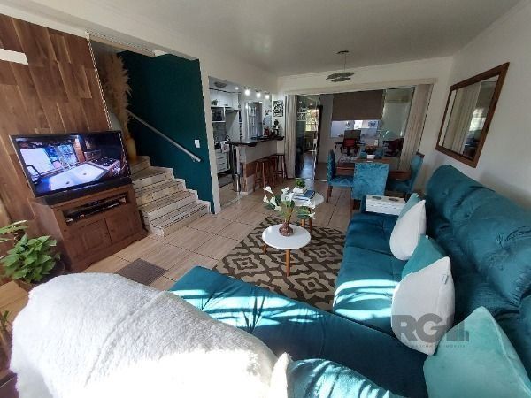 Casa em Porto Alegre, no bairro Hípica, com 3 dormitório(s), e 3 banheiros, à ve