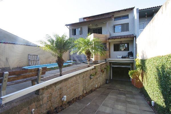 Casa para Venda - 300m², 2 dormitórios, sendo 1 suites, 8 vagas - Nonoai