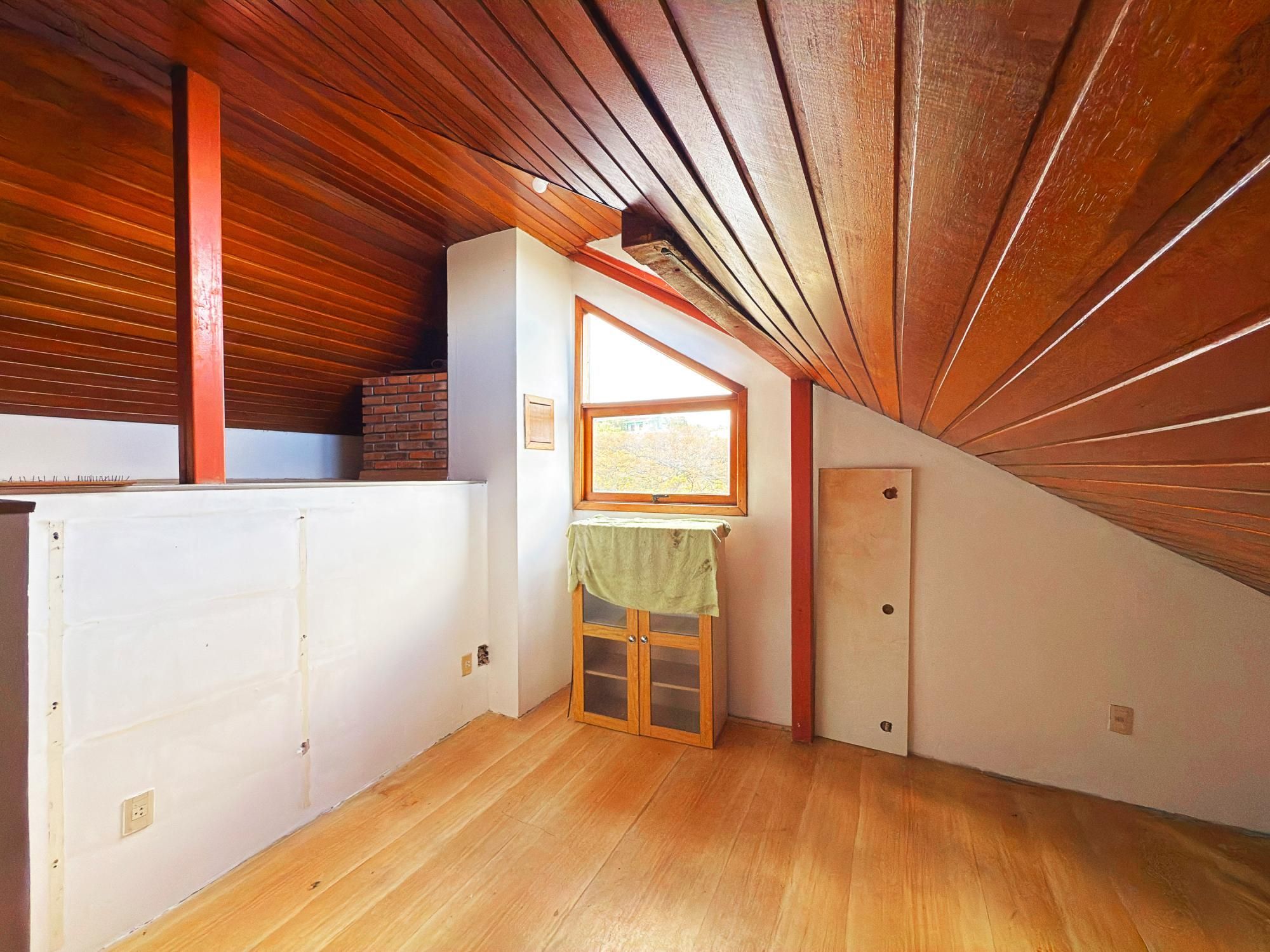 Casa em Condomínio  | 3 Dormitórios, Suíte, Lareira e Churrasqueira — foto 2