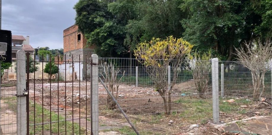 Terreno em Ipanema , limpo e pronto para construir , com 11 m x 40m