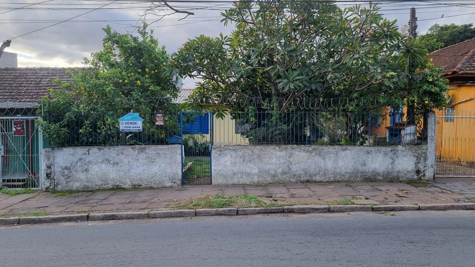 Casa, 2 dormitórios no bairro Vila São José em Porto Alegre para Comprar