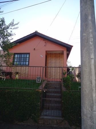 Casa em Porto Alegre, no bairro Espírito Santo, com 2 dormitório(s), e 2 banheir