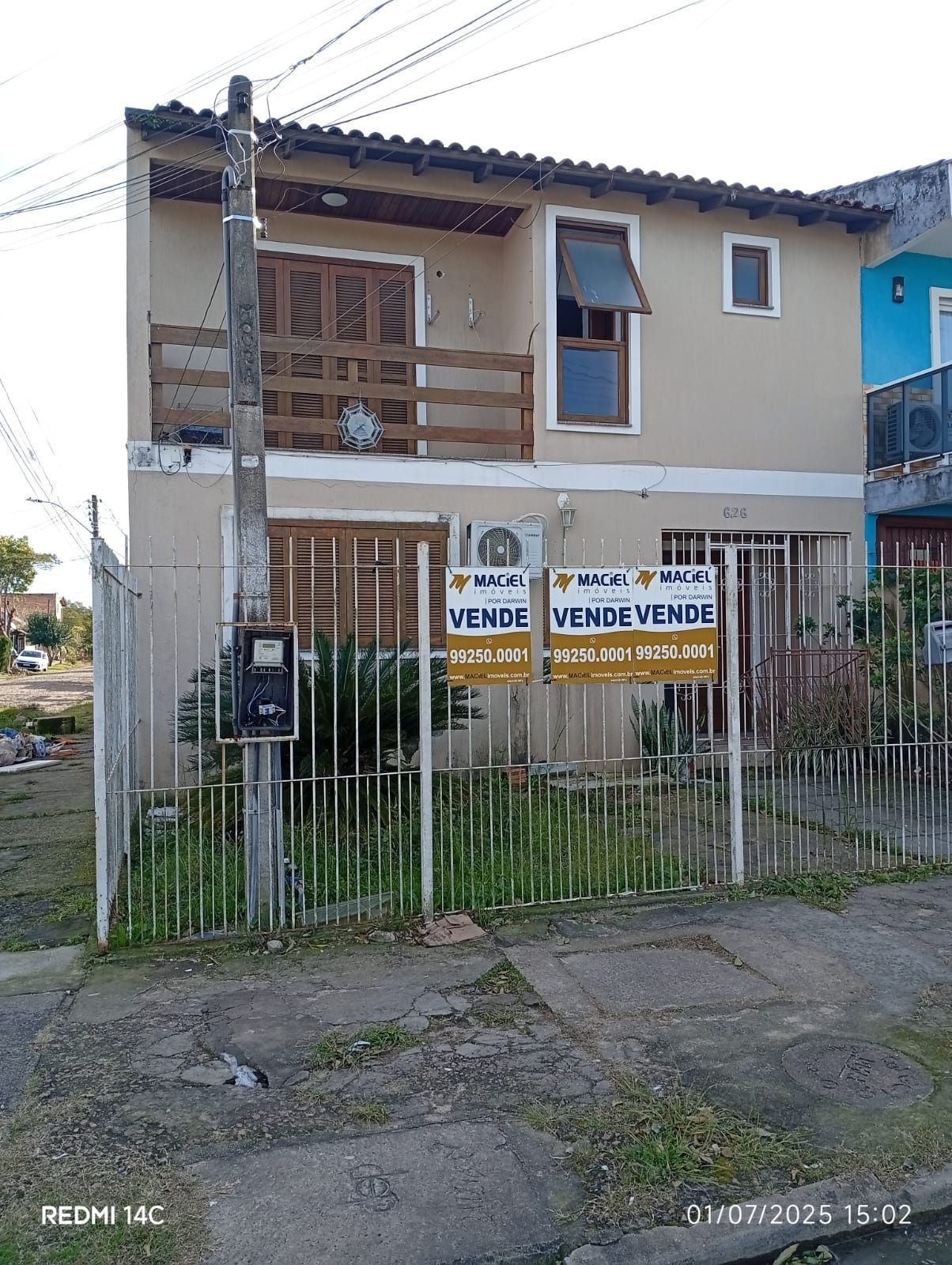Lindo sobrado de esquina com 4 dormitórios á venda no Bairro Hípica.