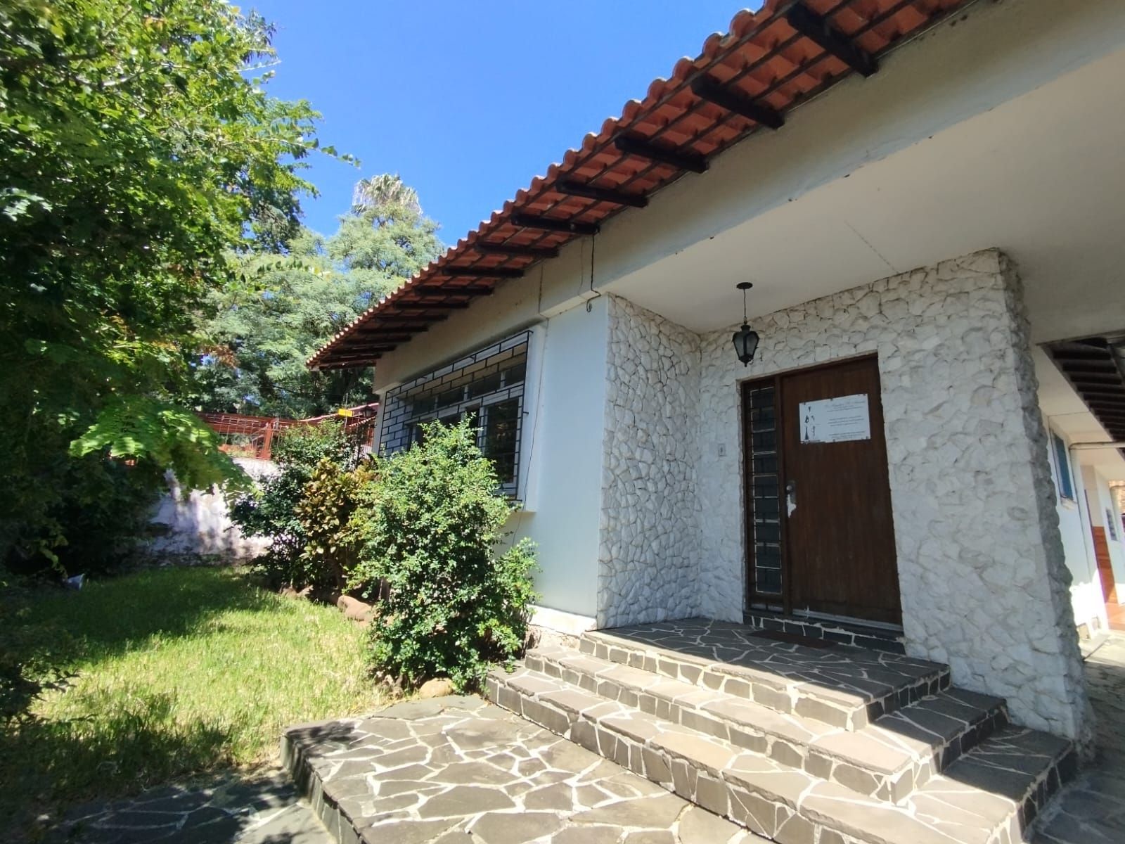 Casa com 170m², 3 dormitórios no bairro Tristeza em Porto Alegre para Comprar