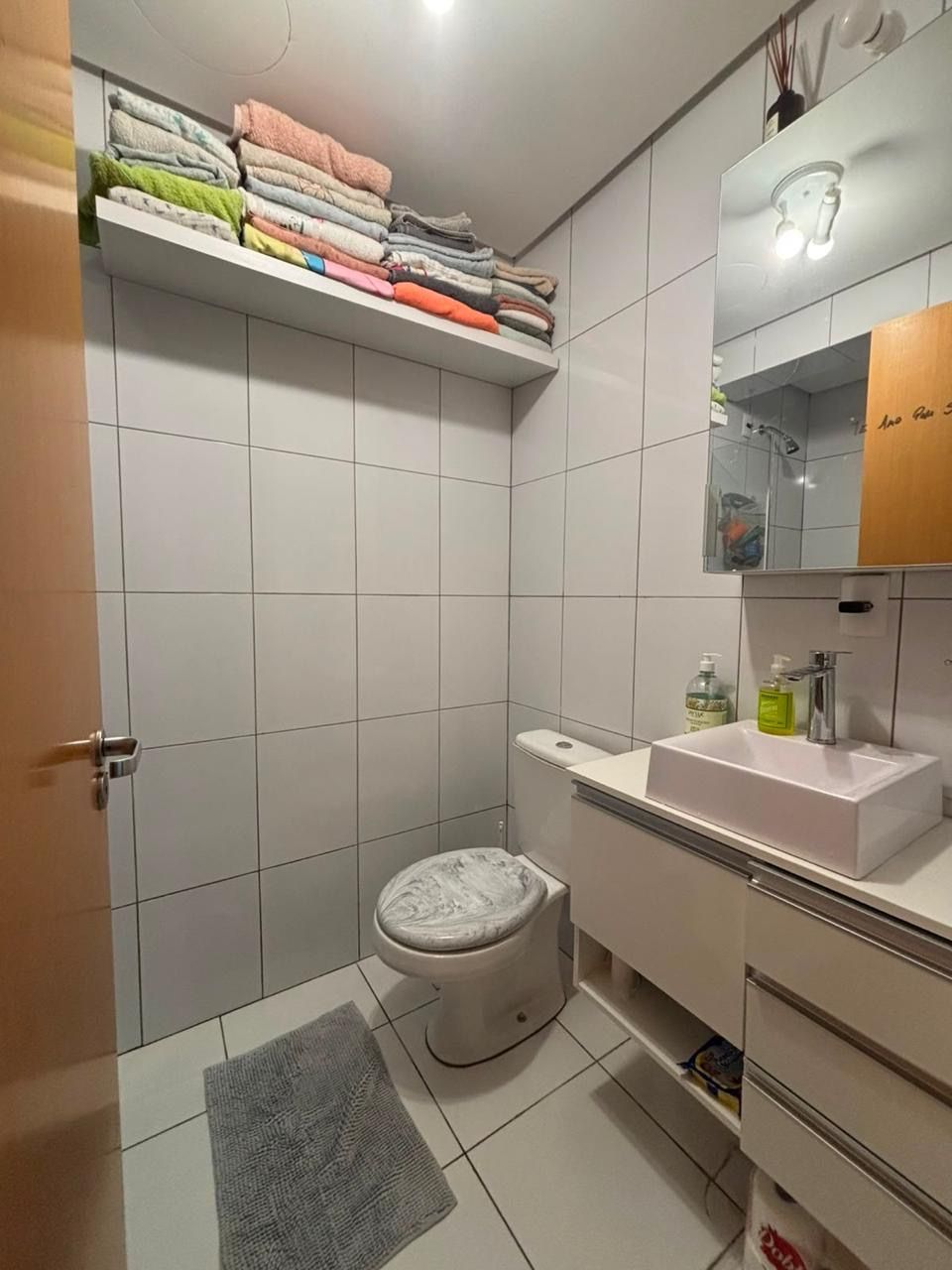 Apartamento com 2 dormitórios e 1 vaga coberta na Dea Coufal
