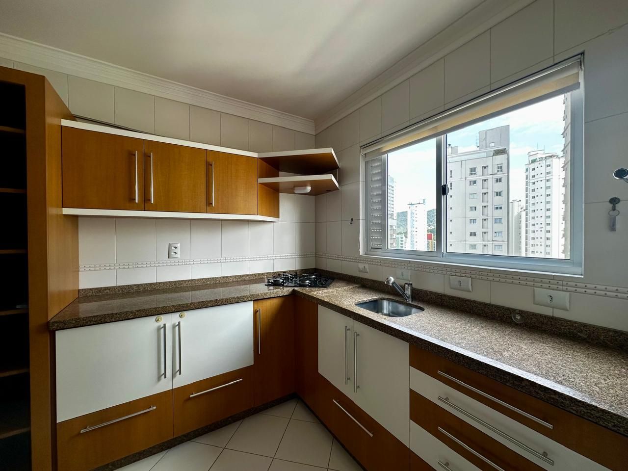 Apartamento amplo a poucos metros da praia, foto 2 de 17
