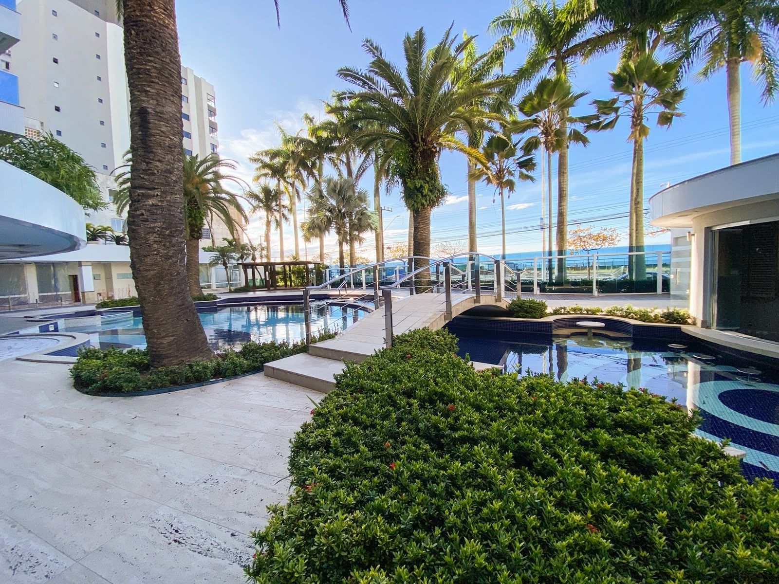 Apartamento frente-mar com quatro suítes