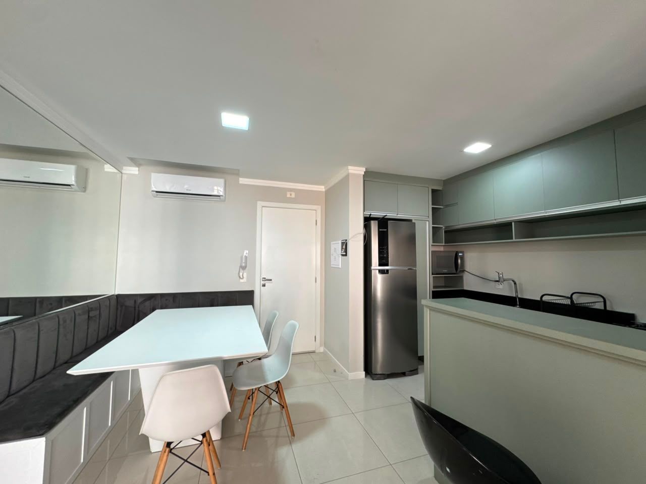 Apartamento em home club no bairro Nações, foto 3 de 15