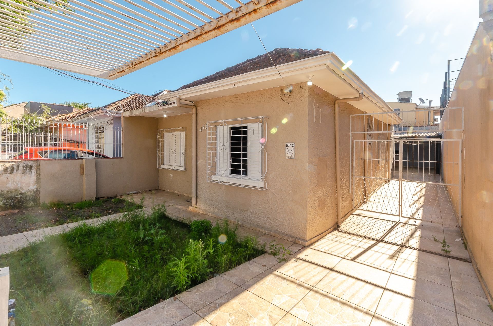 Casa a venda no bairro São José com 3 dormitórios e amplo pátio