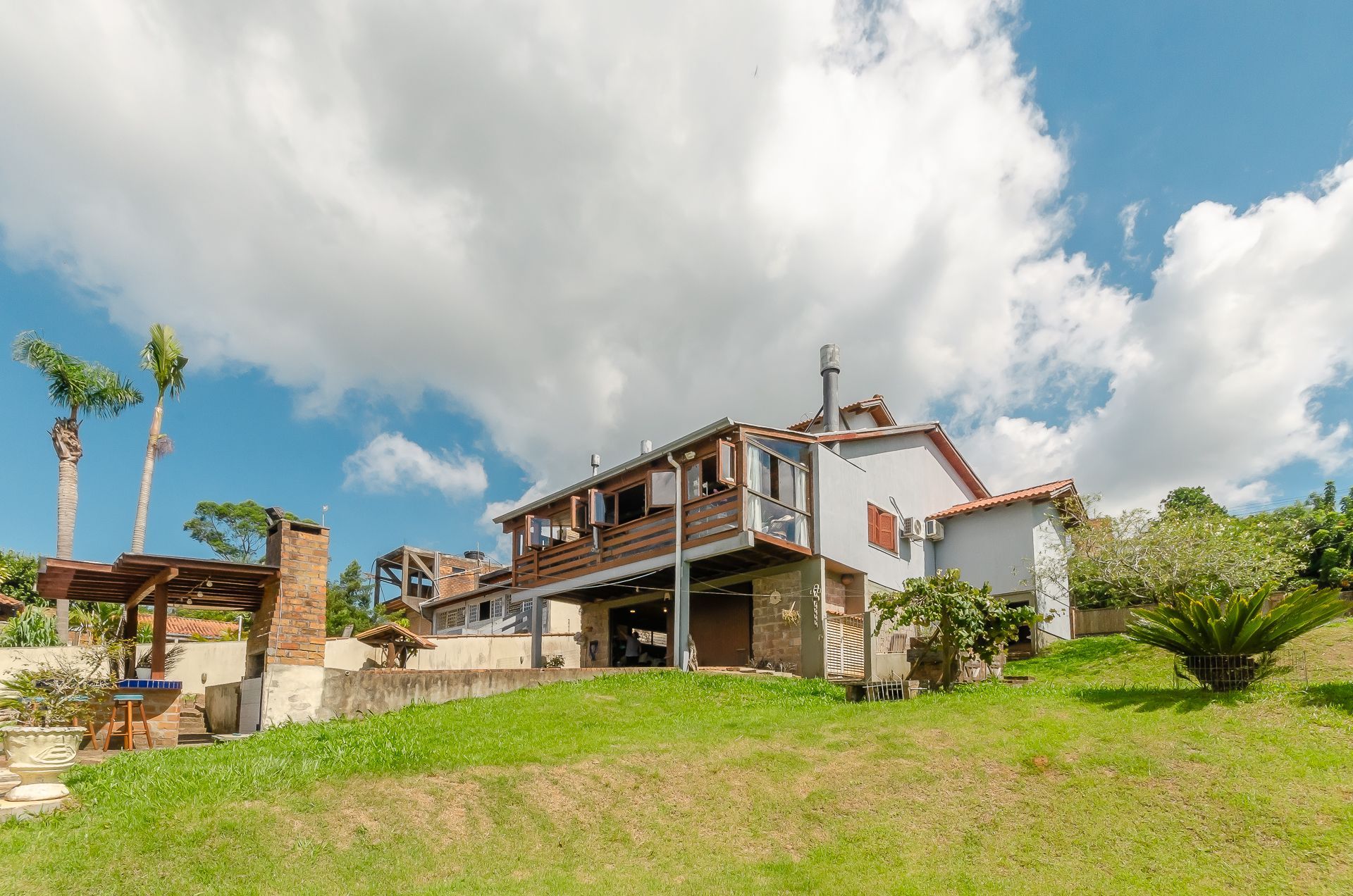 Casa Exclusiva na Zona Sul com Vista Panorâmica, Piscina e Poço Artesiano!