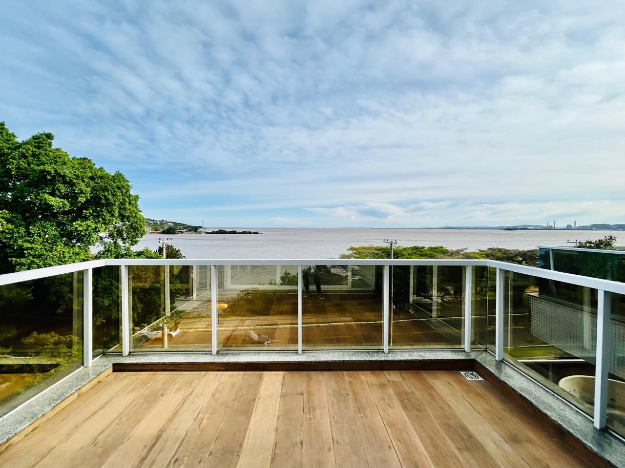 Excelente Apartamento 3 Dormitórios com 3 Suítes com Vista para o Guaíba