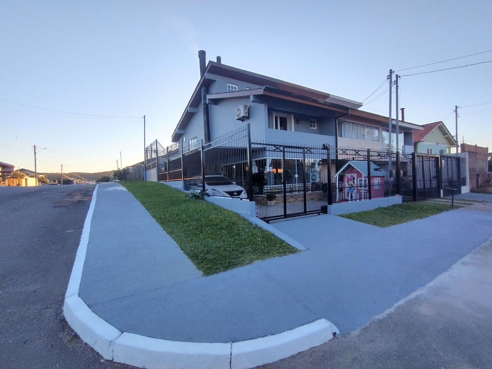 Sobrado Encantador no Jardim dos Lagos – Conforto, Espaço e Excelente Localização!
