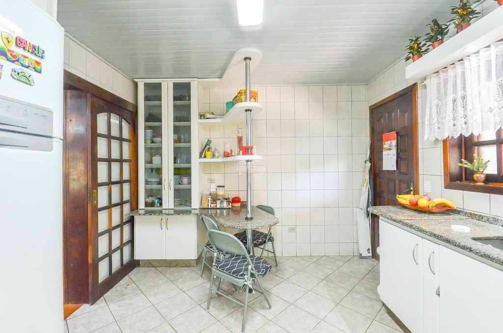 Casa à venda com 3 quartos, 253m² - Foto 2