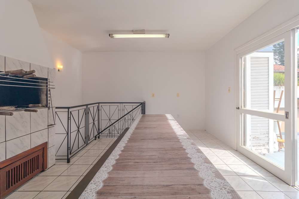 Casa à venda com 3 quartos, 378m² - Foto 4