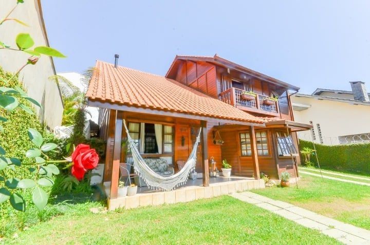 Casa à venda com 3 quartos, 253m² - Foto 1