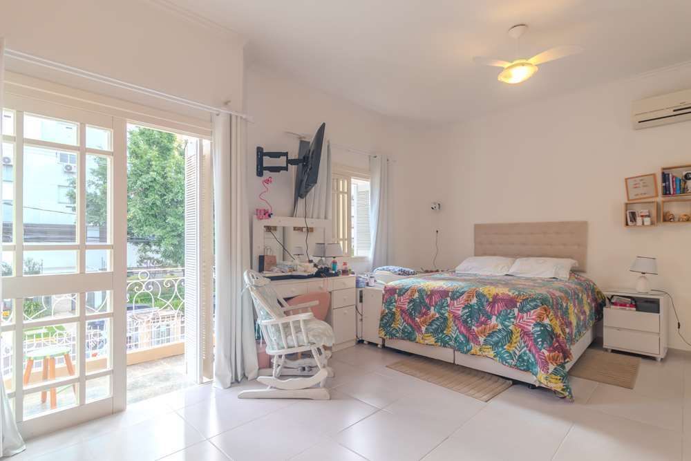 Casa à venda com 3 quartos, 378m² - Foto 2