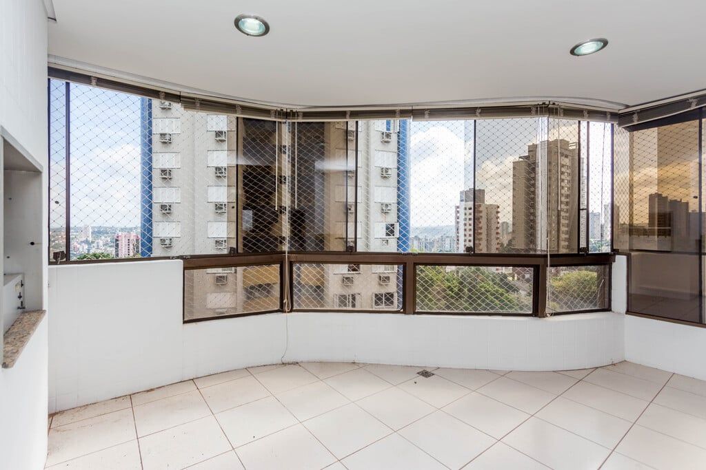 Apartamento à venda com 3 quartos, 123m² - Foto 4