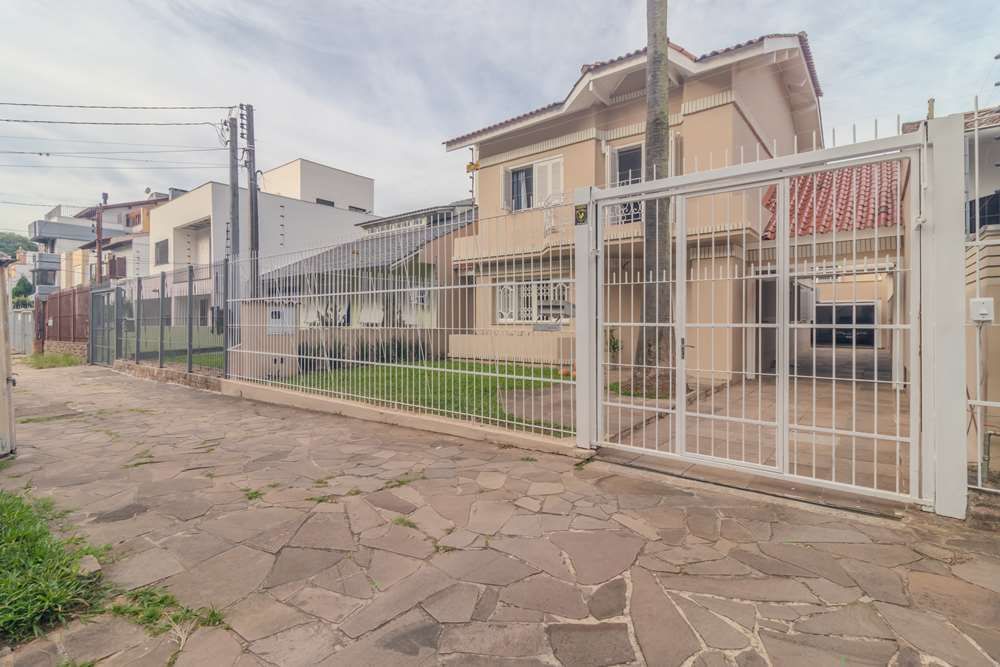 Casa à venda com 3 quartos, 378m² - Foto 1