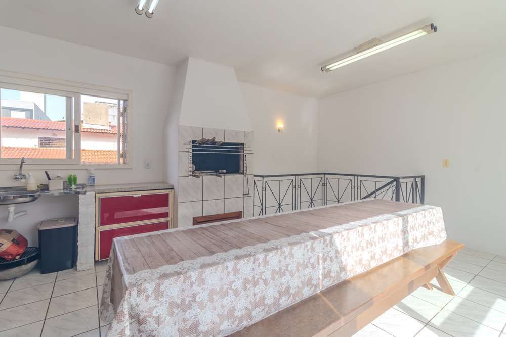 Casa à venda com 3 quartos, 378m² - Foto 3