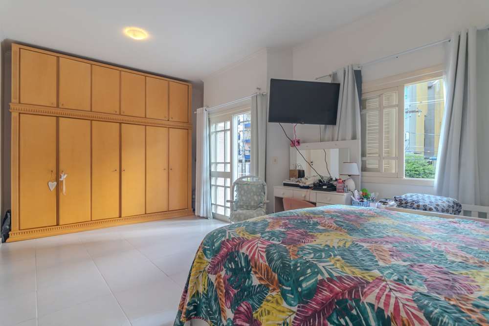 Casa à venda com 3 quartos, 378m² - Foto 18