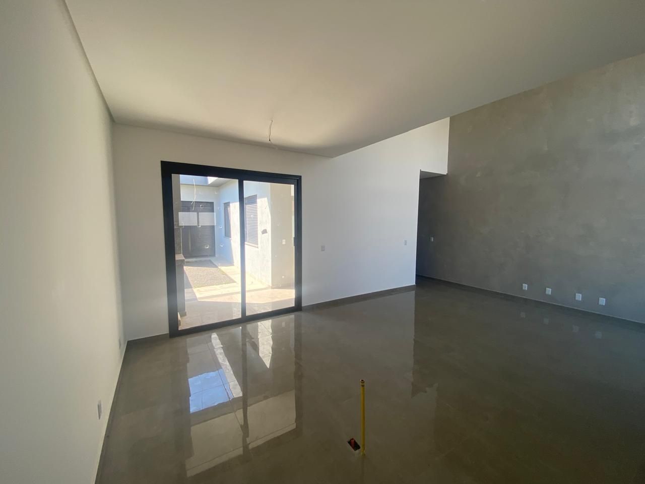 Casa em Condomínio 3 dorm, 151m², sala, cozinha, banheiro, varanda, churrasqueira. — foto 2