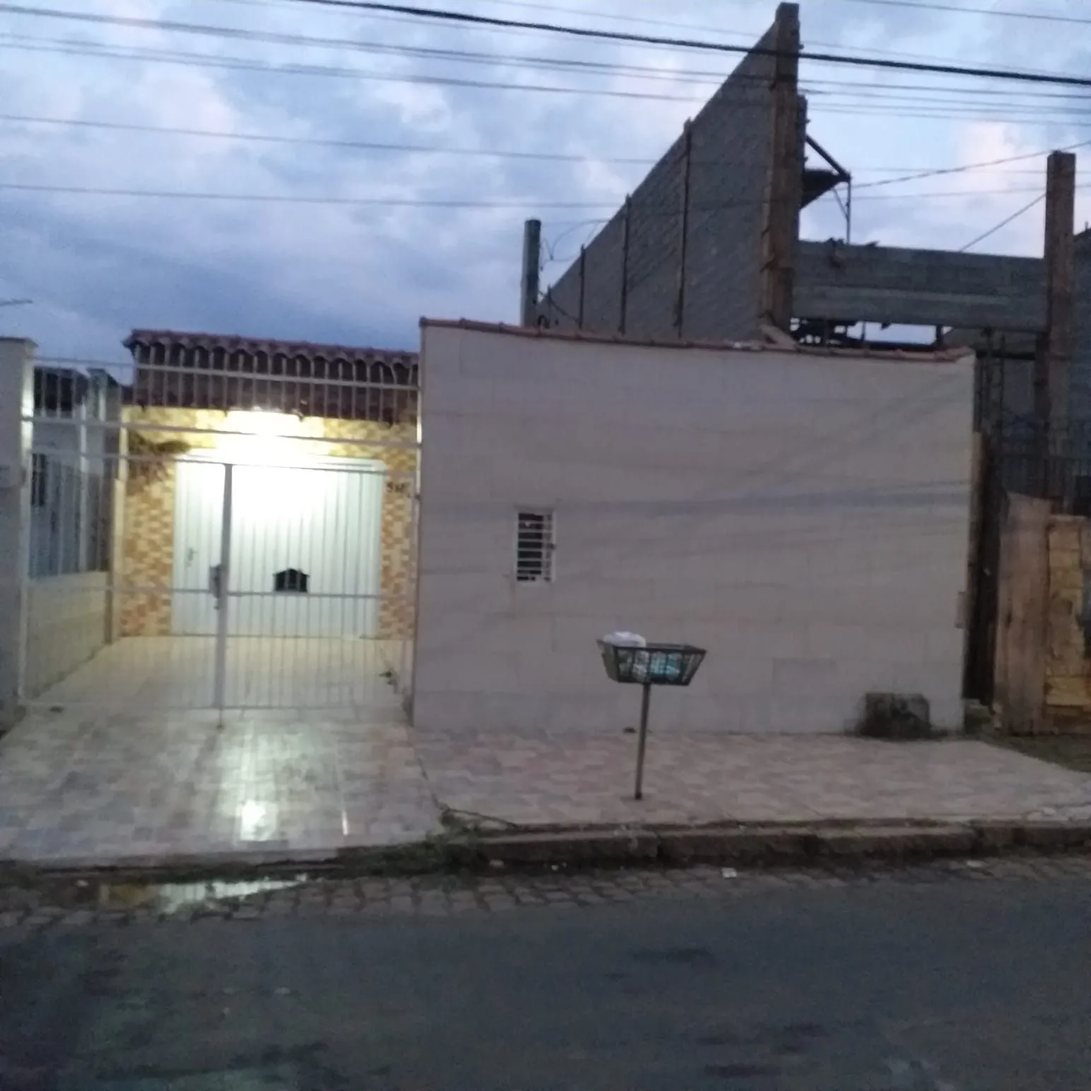 Casa com 181m², 2 dormitórios no bairro Sarandi em Porto Alegre para Comprar