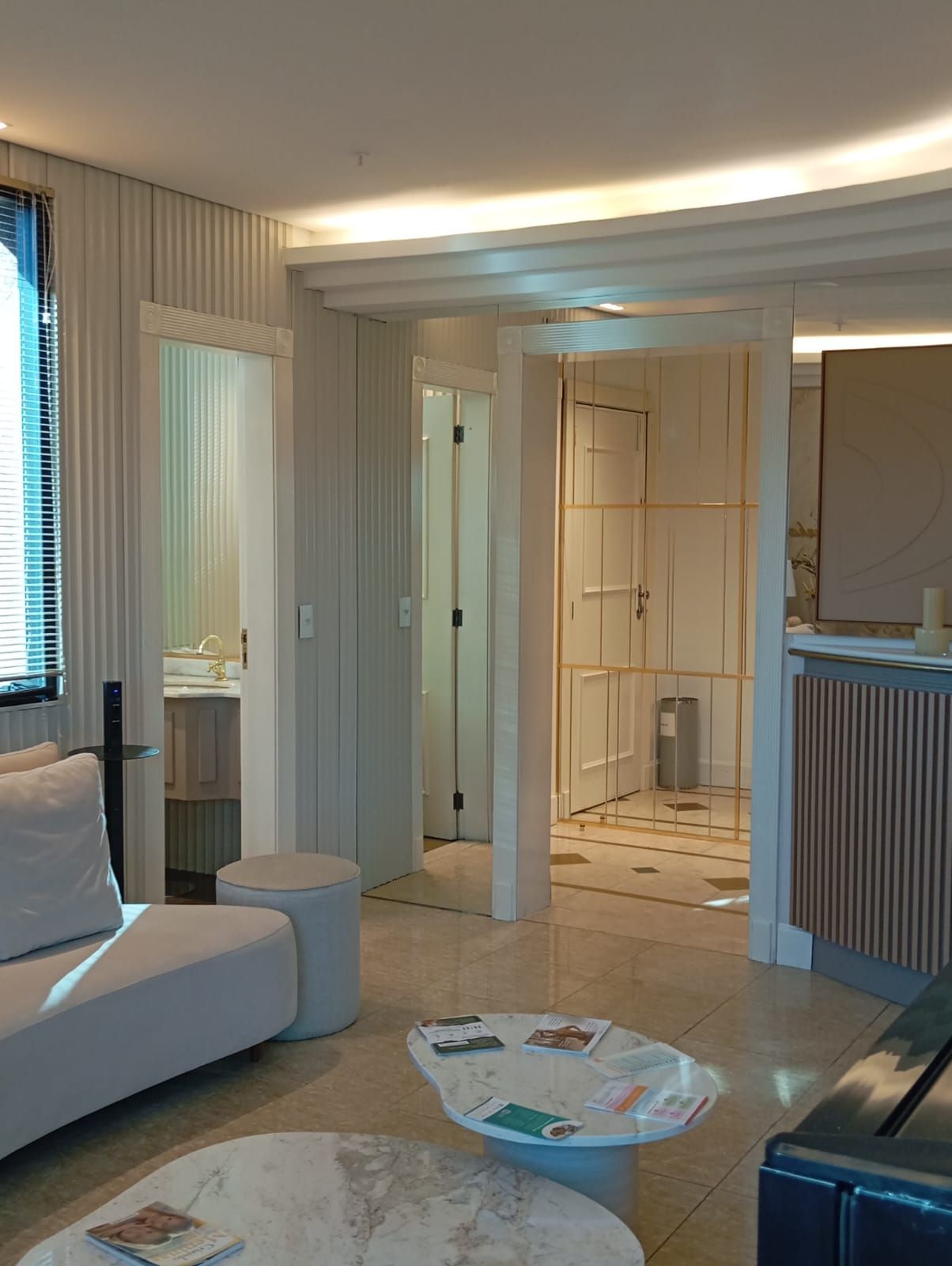 CLÍNICA DECORADA COM VISTA PARA O GUAÍBA