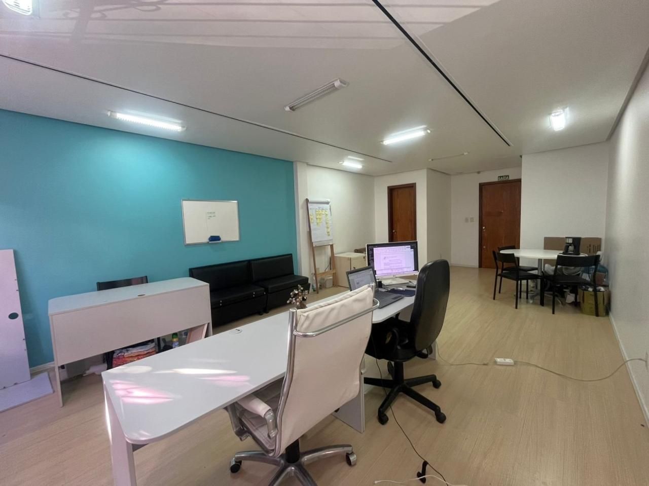 SALA Á VENDA NO MOINHOS DE VENTO