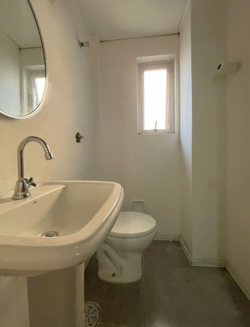 SALA Á VENDA NO MOINHOS DE VENTO