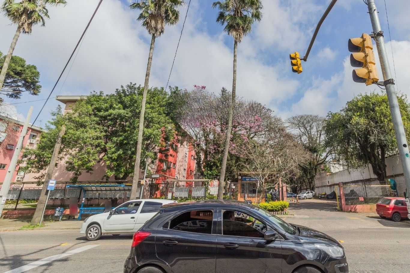 Excelente oportunidade para quem busca praticidade, conforto e boa localização, no bairro Jardim Itu em Porto Alegre.