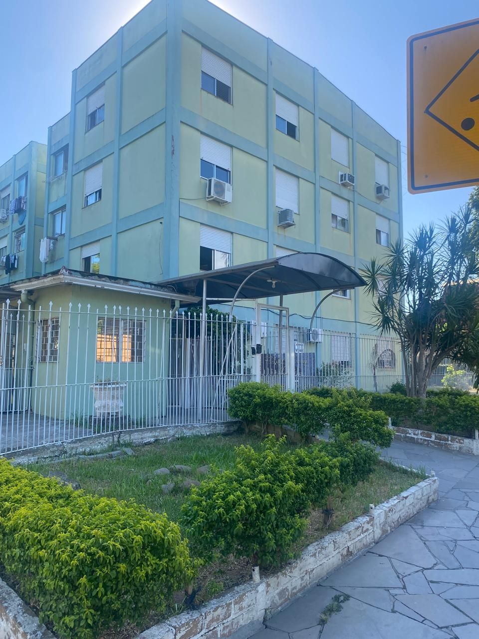Apartamento com 47m², 2 dormitórios no bairro Camaquã em Porto Alegre para Comprar