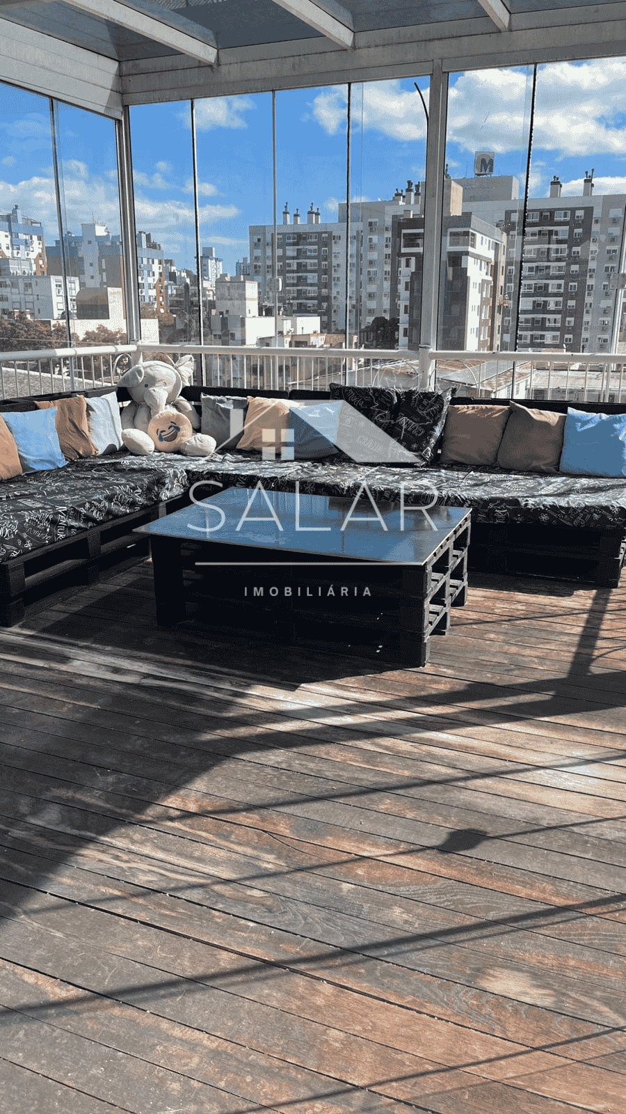 Cobertura com 68m², 3 dormitórios no bairro Passo da Areia em Porto Alegre para Comprar