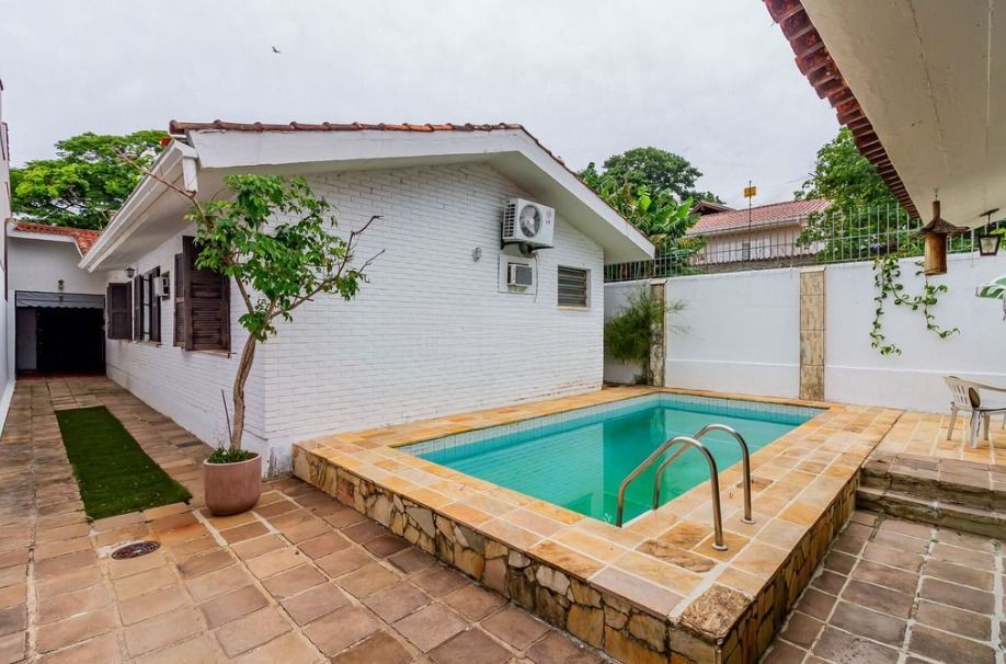 Casa em ótima localização, com 201m², Bairro Medianeira, Porto Alegre/RS