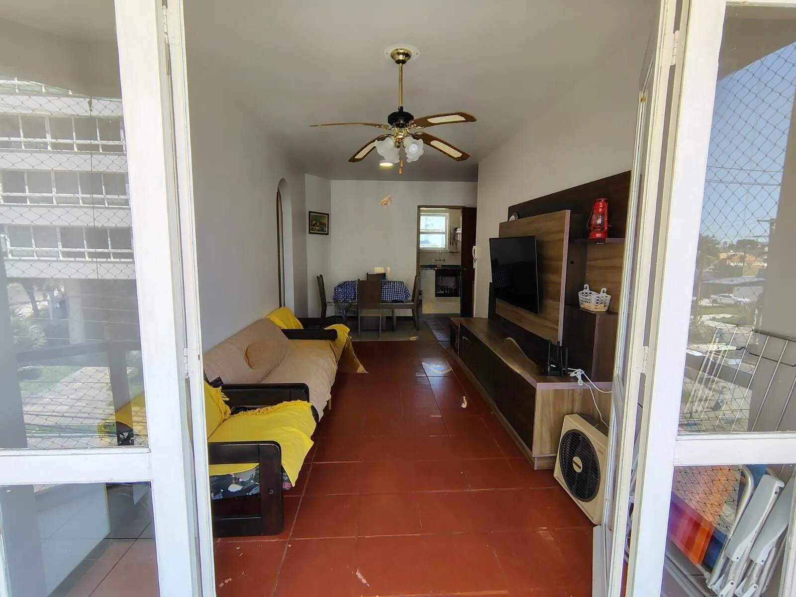 Apartamento de 1 dormitório, 52 m² de área privativa, com excelente localização e infraestrutura completa.