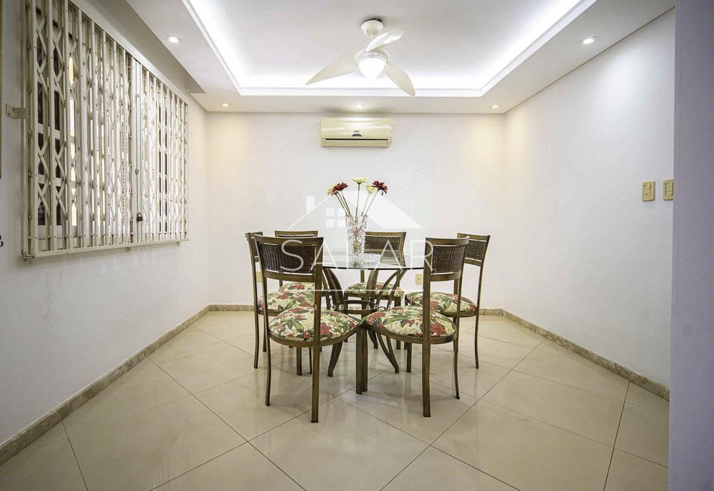 Casa com 171m², 3 dormitórios no bairro Intercap em Porto Alegre para Comprar