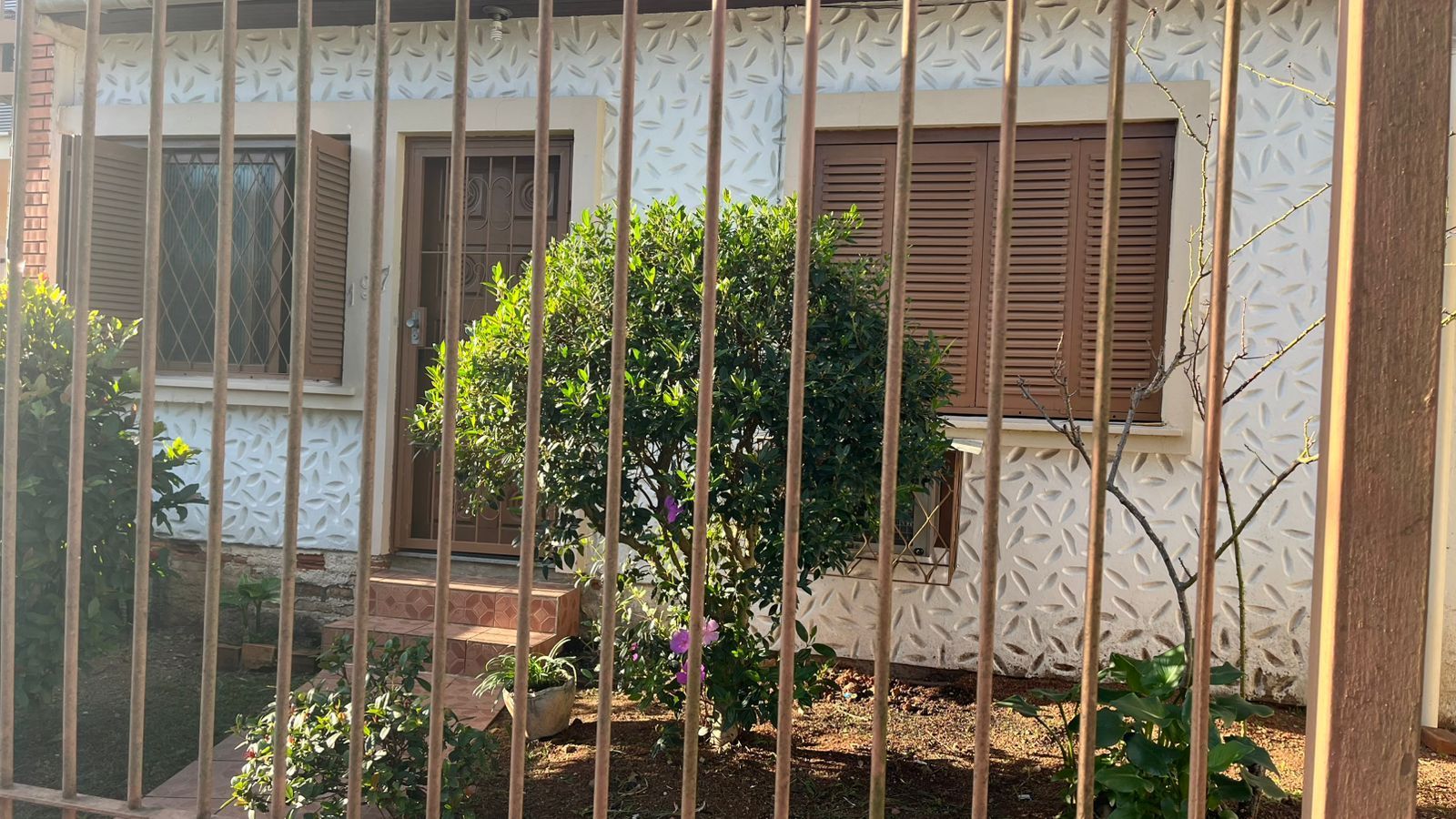 Casa com 192m², 2 dormitórios no bairro Teresópolis em Porto Alegre para Comprar