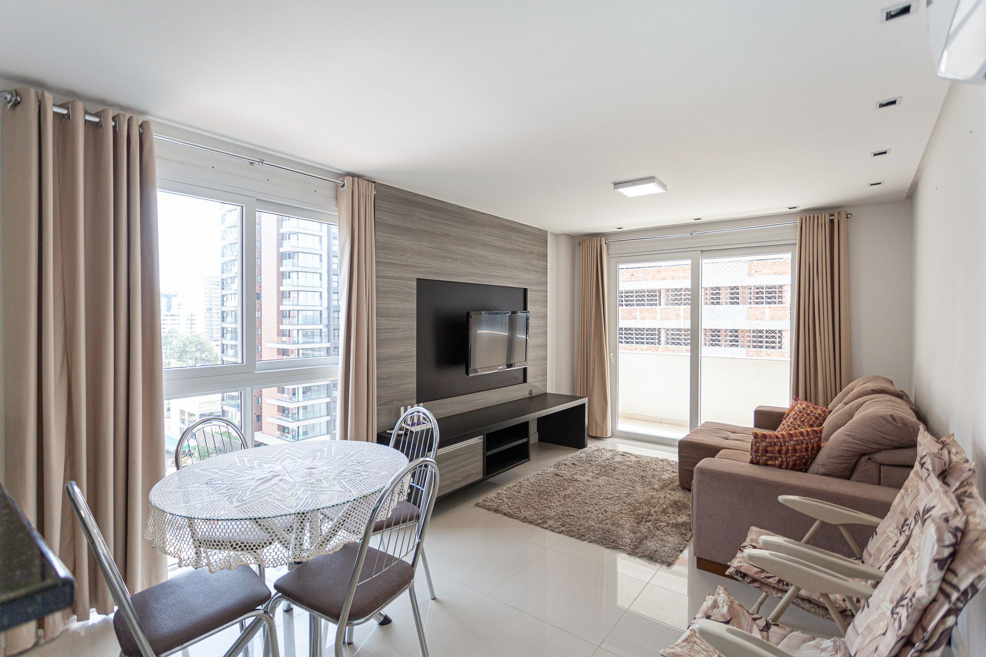 Apartamento Mobiliado de 85m² com 2 Suítes no Ed. Terrazzo na Av. Benjamin Constant em Torres