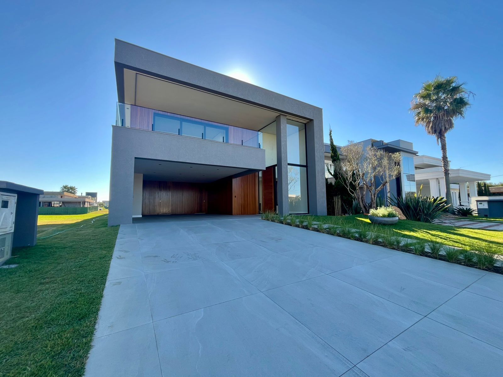 Casa com 5 suítes, 4 vagas de garagem, 550m² no Condomínio Reserva das Águas