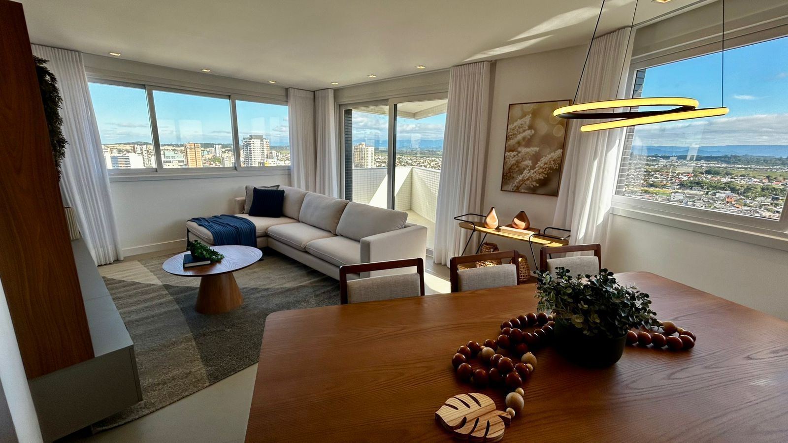 Apartamento com 3 suítes, 2 vaga no Punta del Sole